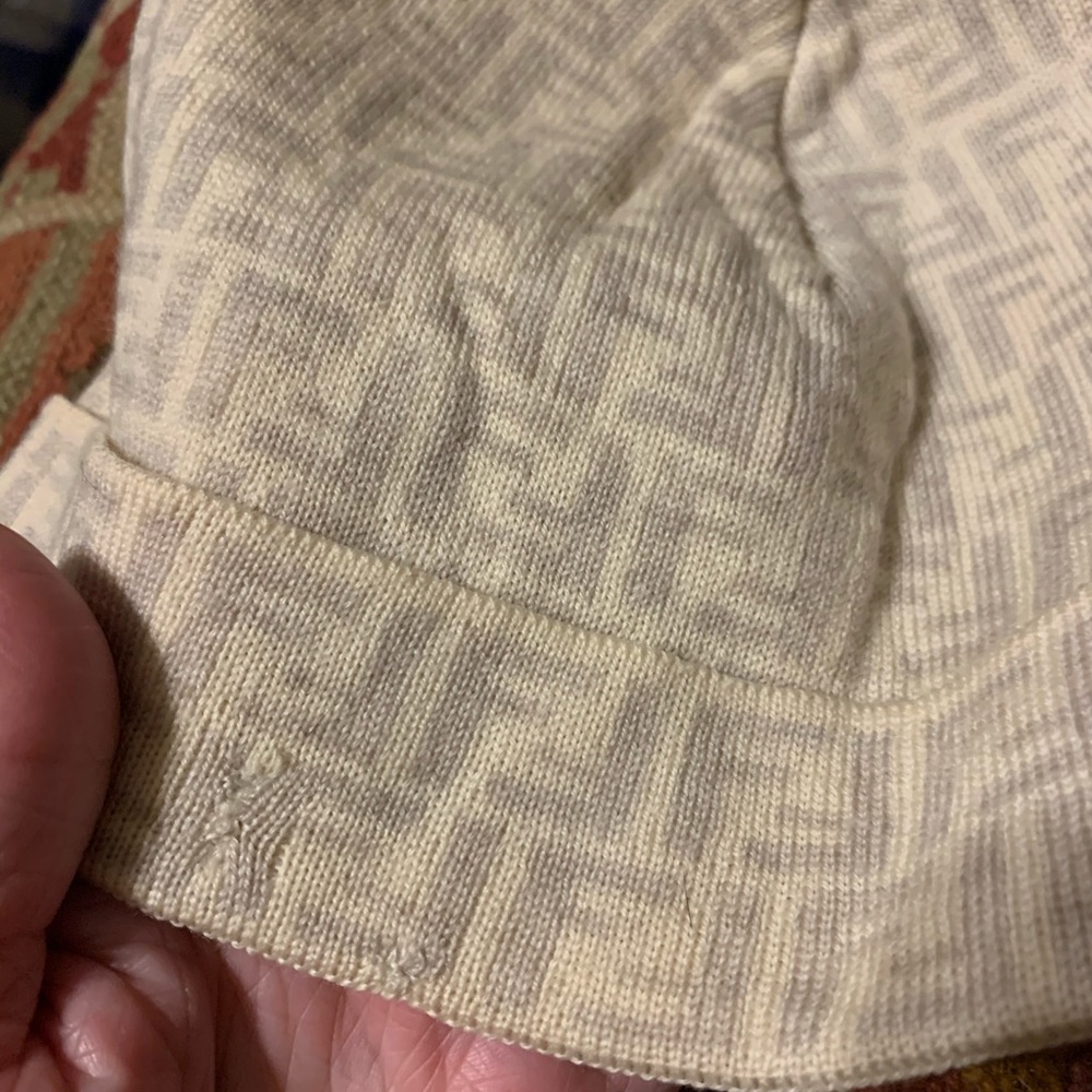 SOLD** FENDI Vintage  Knit Beanie Hat Ivory & light grey FF - Picture 11 of 15